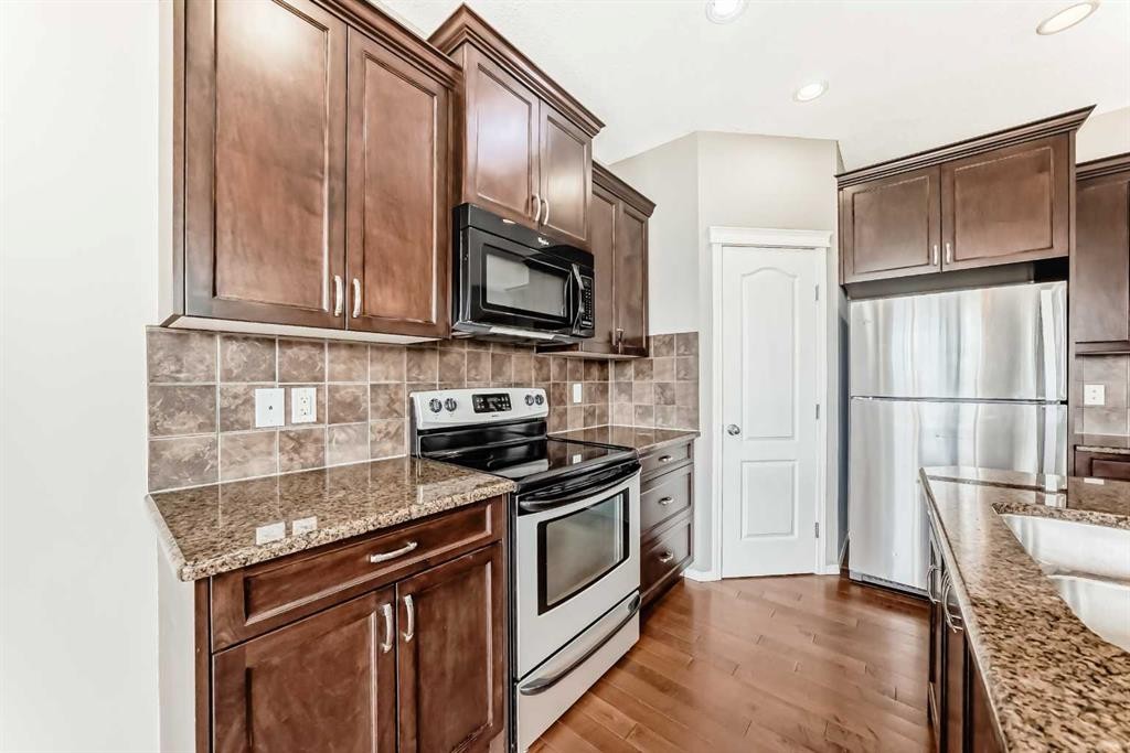 196 Cranberry Circle Se, Calgary, AB - Indoor Photo Showing Kitchen