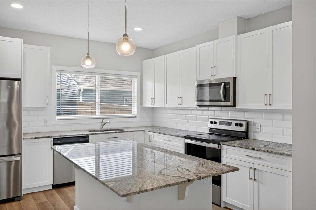 326 Creekside Boulevard Sw, Calgary, AB - Indoor Photo Showing Kitchen With Upgraded Kitchen