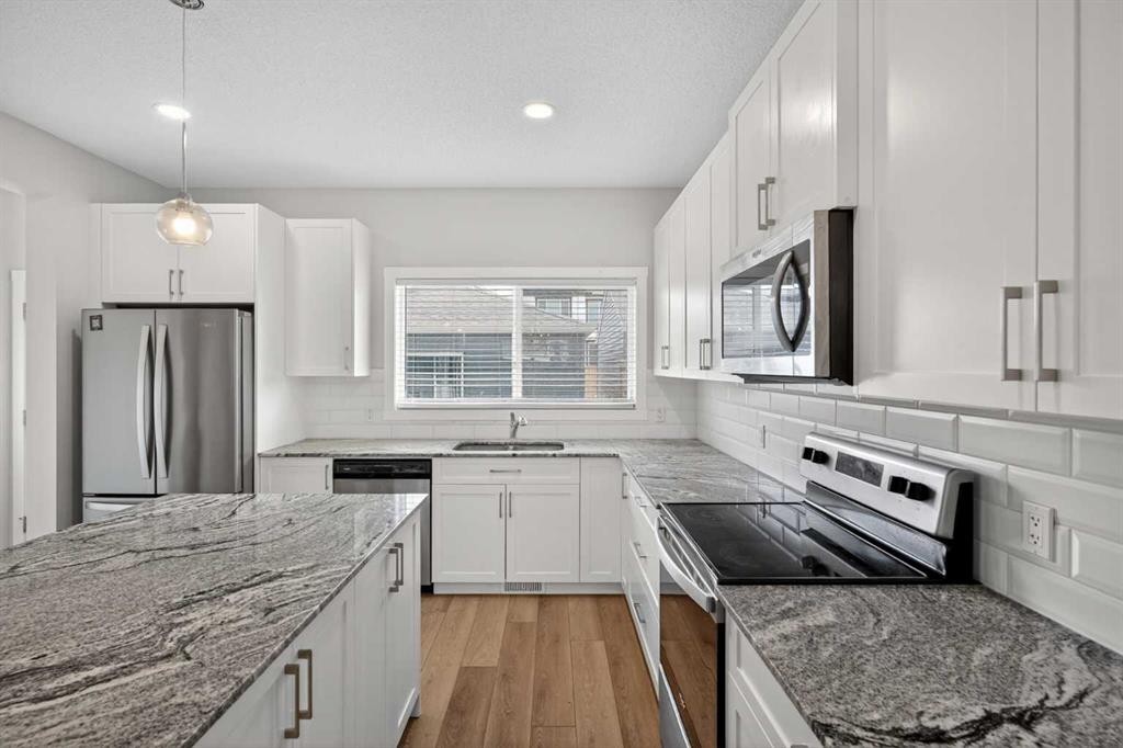 326 Creekside Boulevard Sw, Calgary, AB - Indoor Photo Showing Kitchen With Upgraded Kitchen