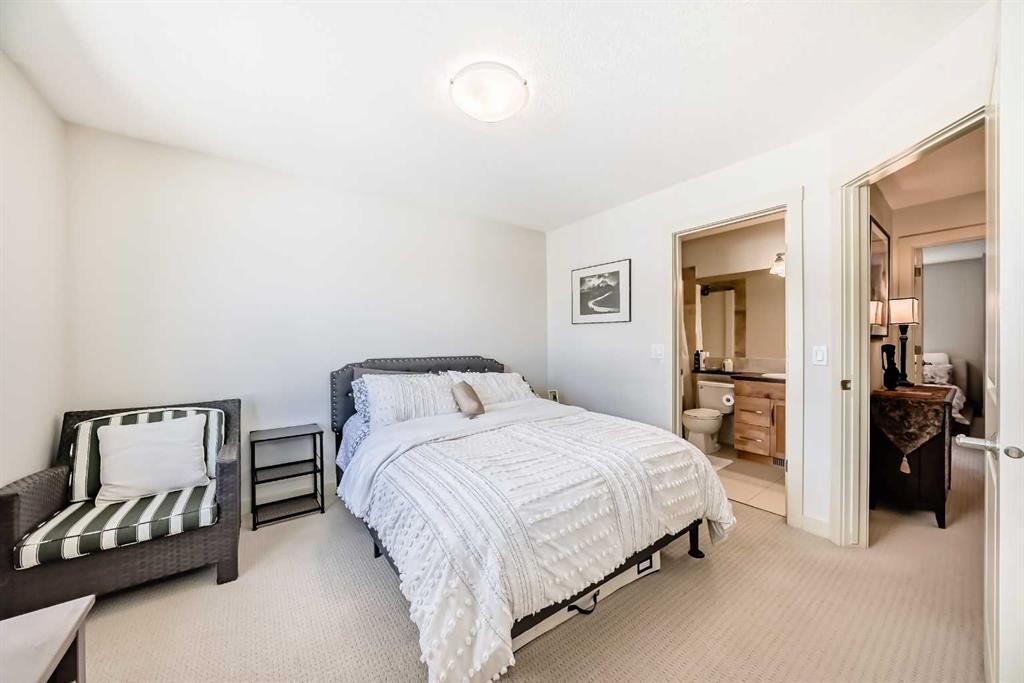 25 Aspen Hills Terrace Sw, Calgary, AB - Indoor Photo Showing Bedroom