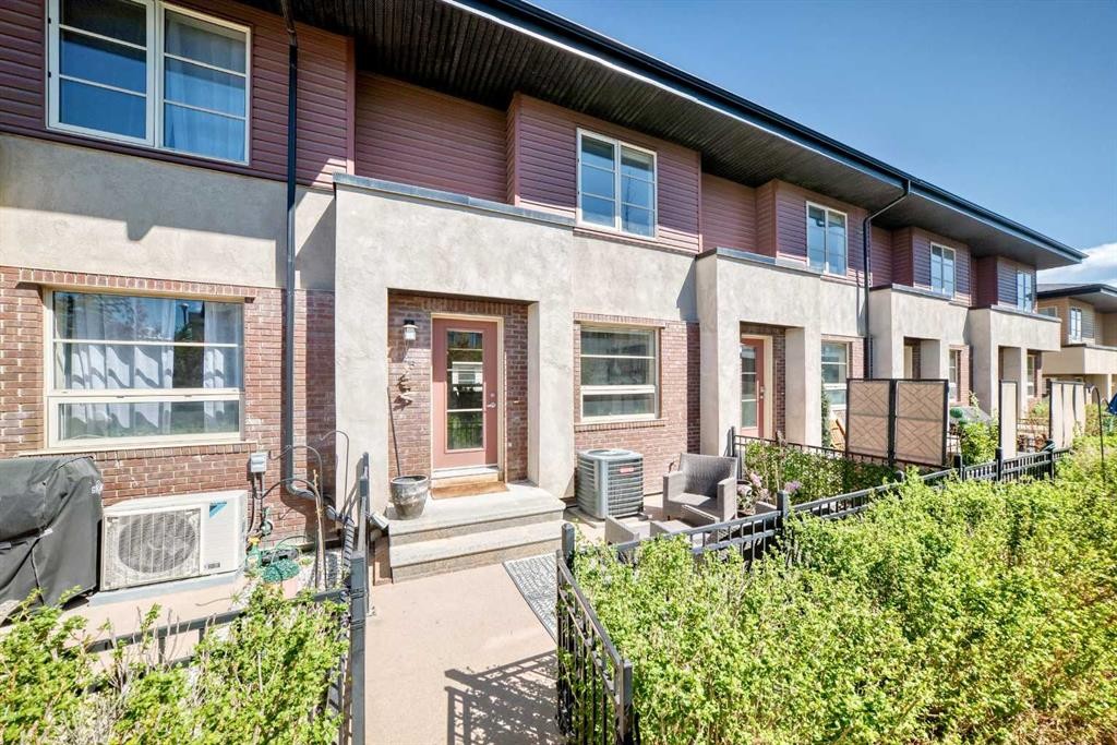 25 Aspen Hills Terrace Sw, Calgary, AB - Outdoor With Facade