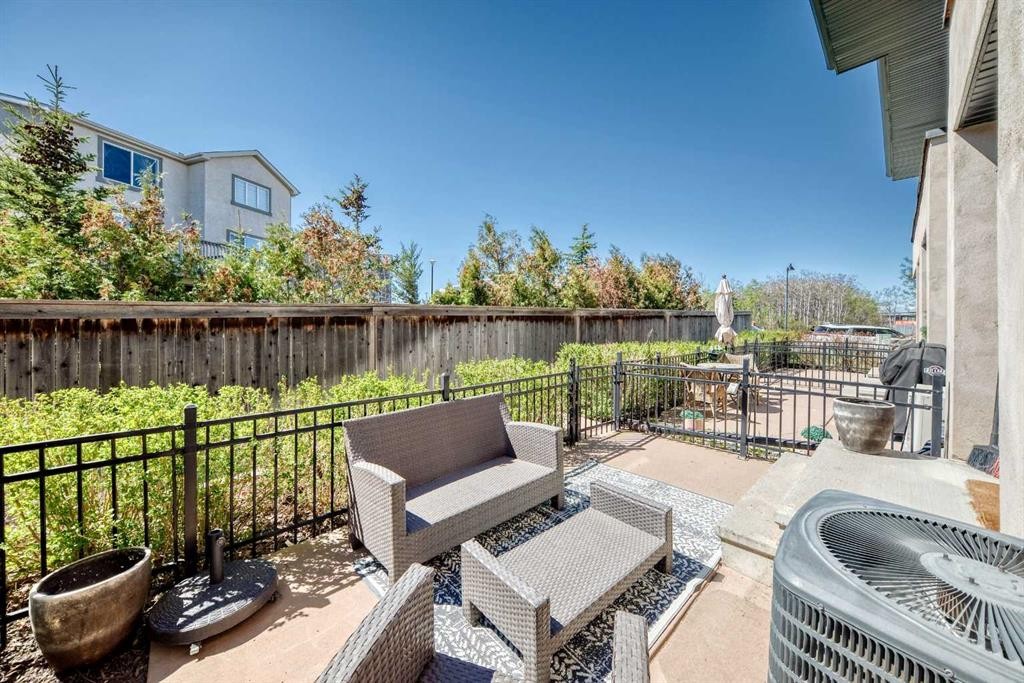 25 Aspen Hills Terrace Sw, Calgary, AB - Outdoor With Exterior