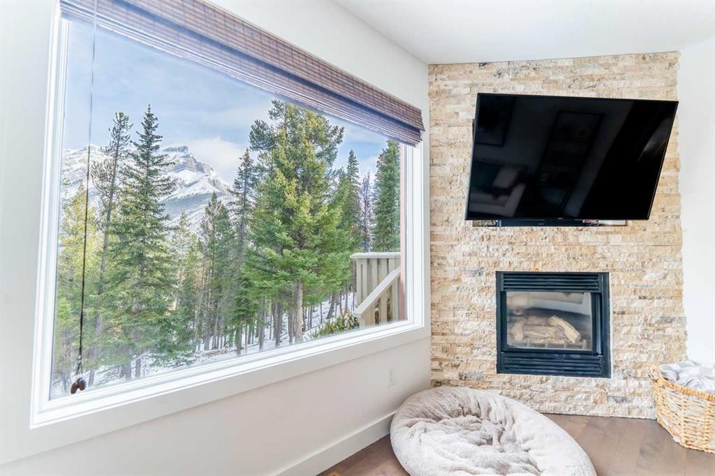 F-2 Otter Lane, Banff, AB