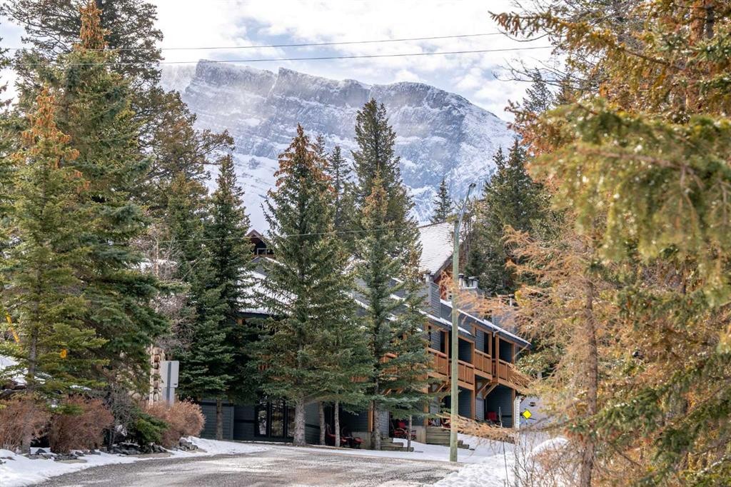 F-2 Otter Lane, Banff, AB