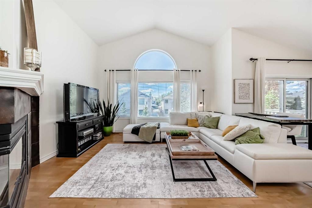 243 Mt Assiniboine Circle Se, Calgary, AB - Indoor Photo Showing Living Room
