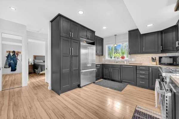 3143 45 Street Sw, Calgary, AB