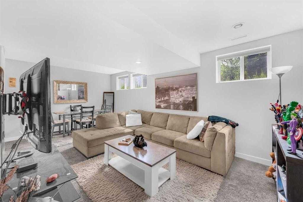 3143 45 Street Sw, Calgary, AB
