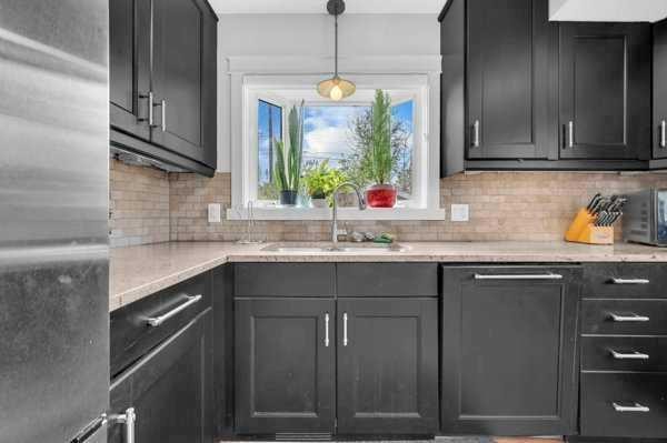 3143 45 Street Sw, Calgary, AB