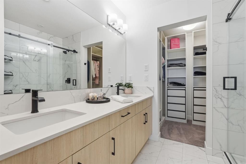 2103-55 Lucas Way Nw, Calgary, AB - Indoor Photo Showing Bathroom