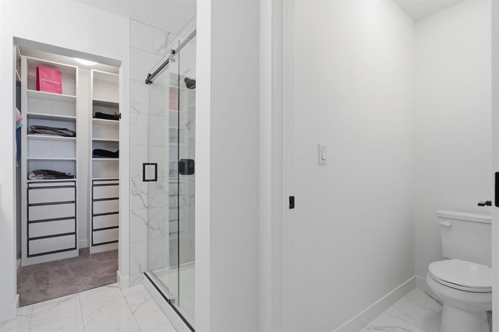 2103-55 Lucas Way Nw, Calgary, AB - Indoor Photo Showing Bathroom