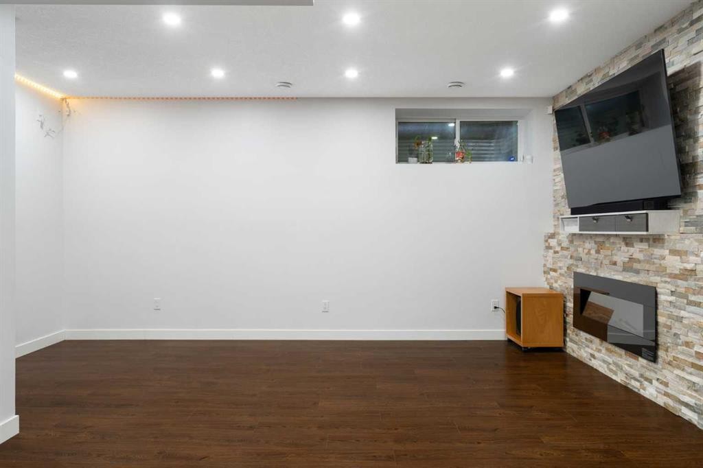 280 Cornerstone Passage Ne, Calgary, AB - Indoor