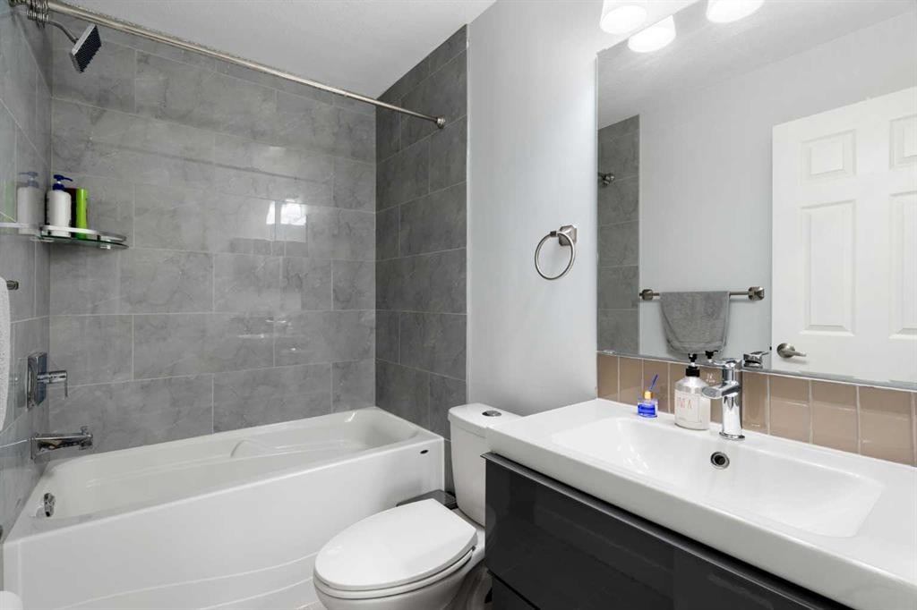 280 Cornerstone Passage Ne, Calgary, AB - Indoor Photo Showing Bathroom