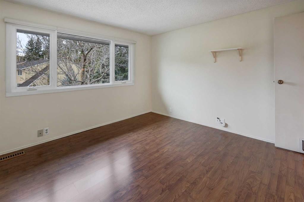 82 Point Drive Nw, Calgary, AB - Indoor Photo Showing Other Room