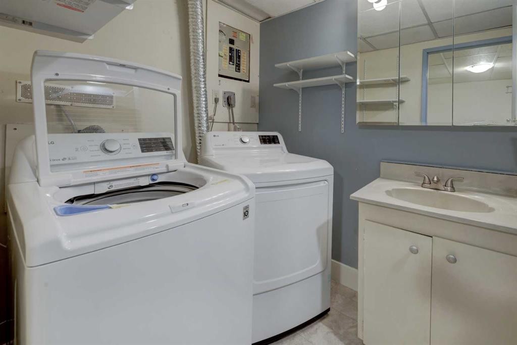 82 Point Drive Nw, Calgary, AB - Indoor Photo Showing Laundry Room
