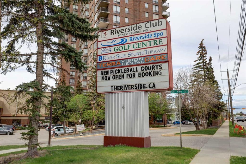 82 Point Drive Nw, Calgary, AB - Outdoor