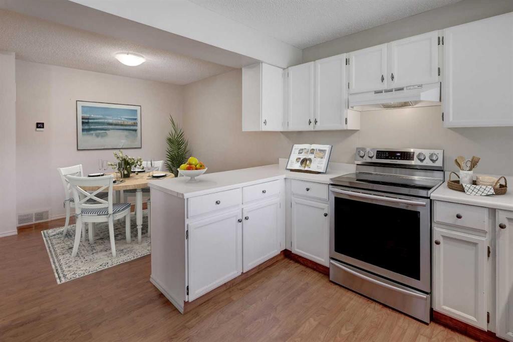 82 Point Drive Nw, Calgary, AB - Indoor Photo Showing Kitchen