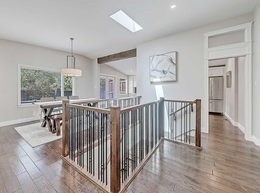 907 Kerfoot Crescent Sw, Calgary, AB - Indoor Photo Showing Other Room
