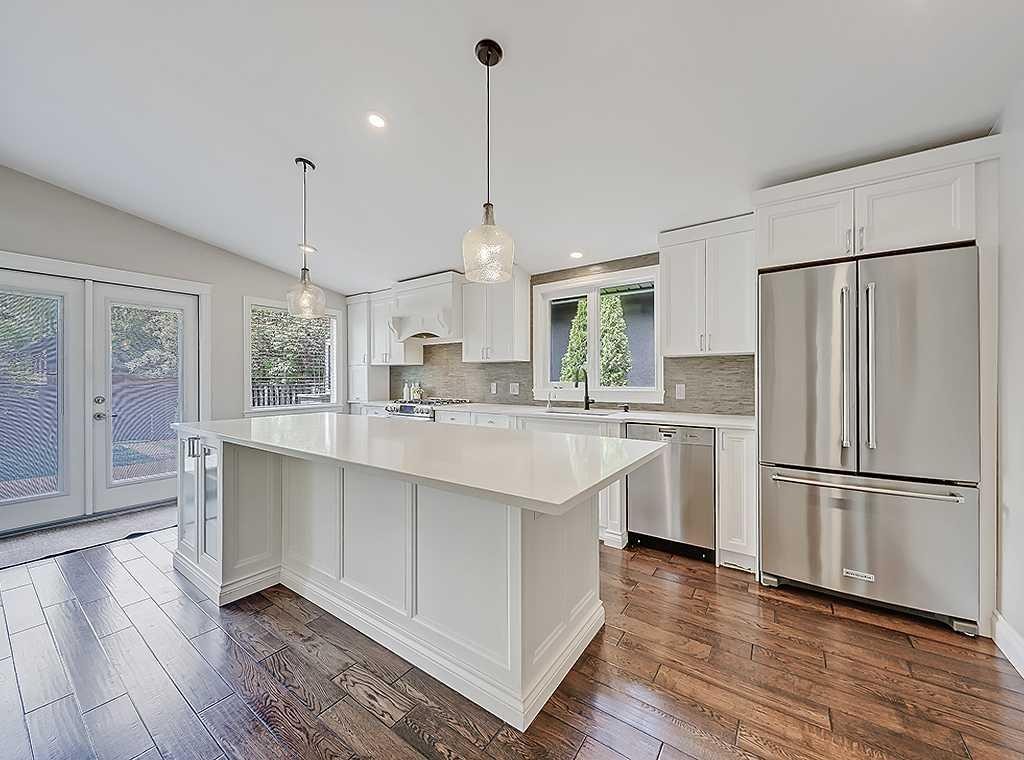 907 Kerfoot Crescent Sw, Calgary, AB - Indoor Photo Showing Kitchen With Upgraded Kitchen