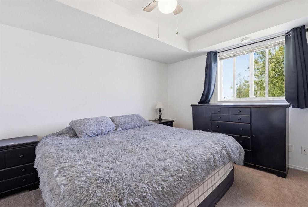 400-8 Bayside Place, Strathmore, AB - Indoor Photo Showing Bedroom