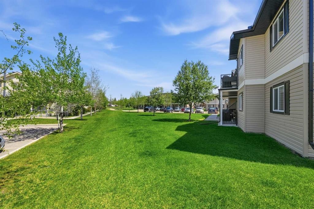 400-8 Bayside Place, Strathmore, AB - Outdoor