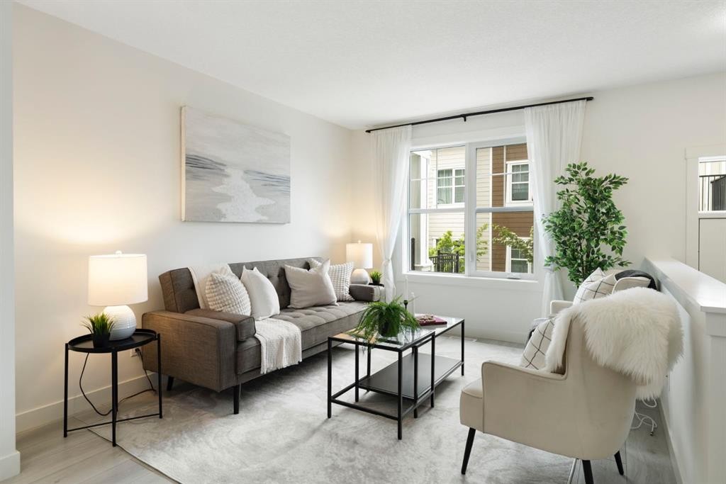 812 Cranbrook Walk Se, Calgary, AB - Indoor Photo Showing Living Room