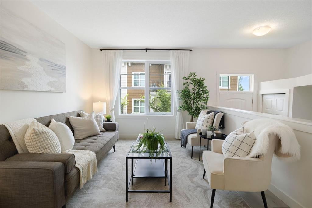 812 Cranbrook Walk Se, Calgary, AB - Indoor Photo Showing Living Room