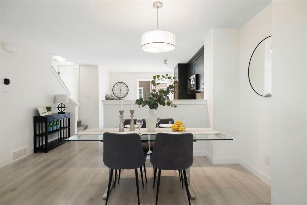 812 Cranbrook Walk Se, Calgary, AB - Indoor Photo Showing Dining Room