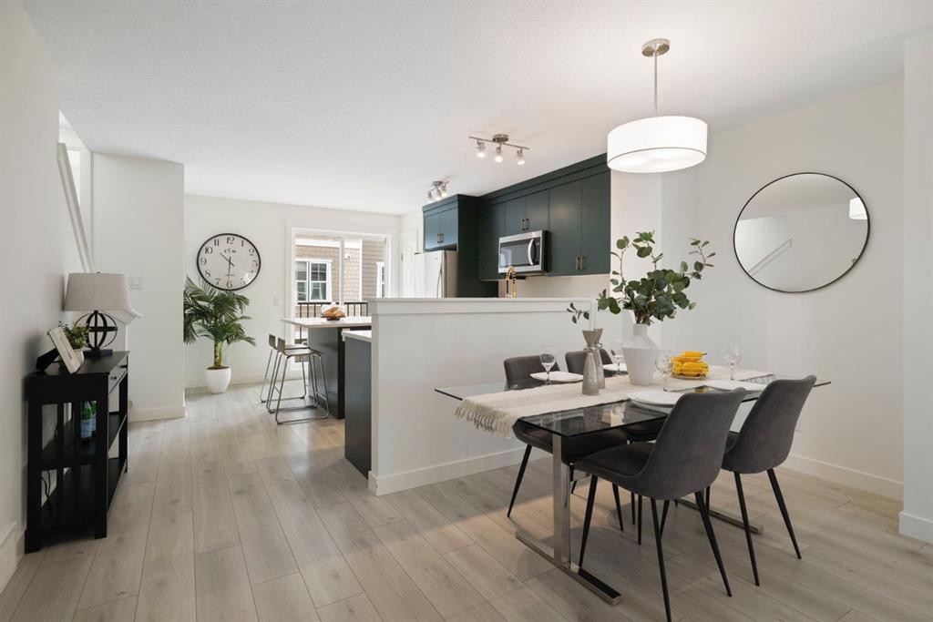 812 Cranbrook Walk Se, Calgary, AB - Indoor Photo Showing Dining Room