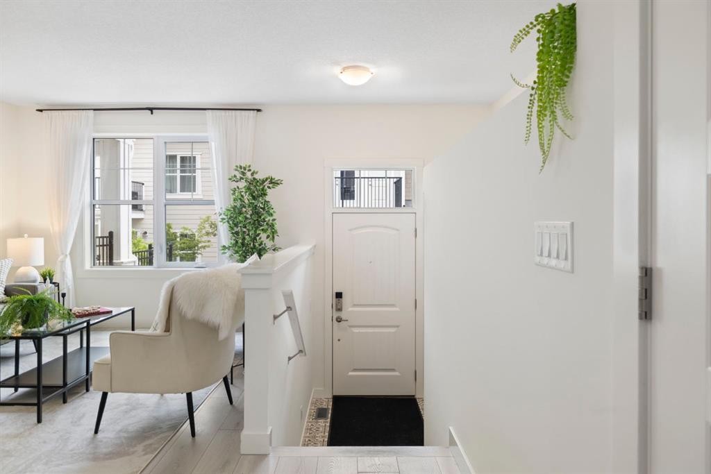 812 Cranbrook Walk Se, Calgary, AB - Indoor Photo Showing Other Room