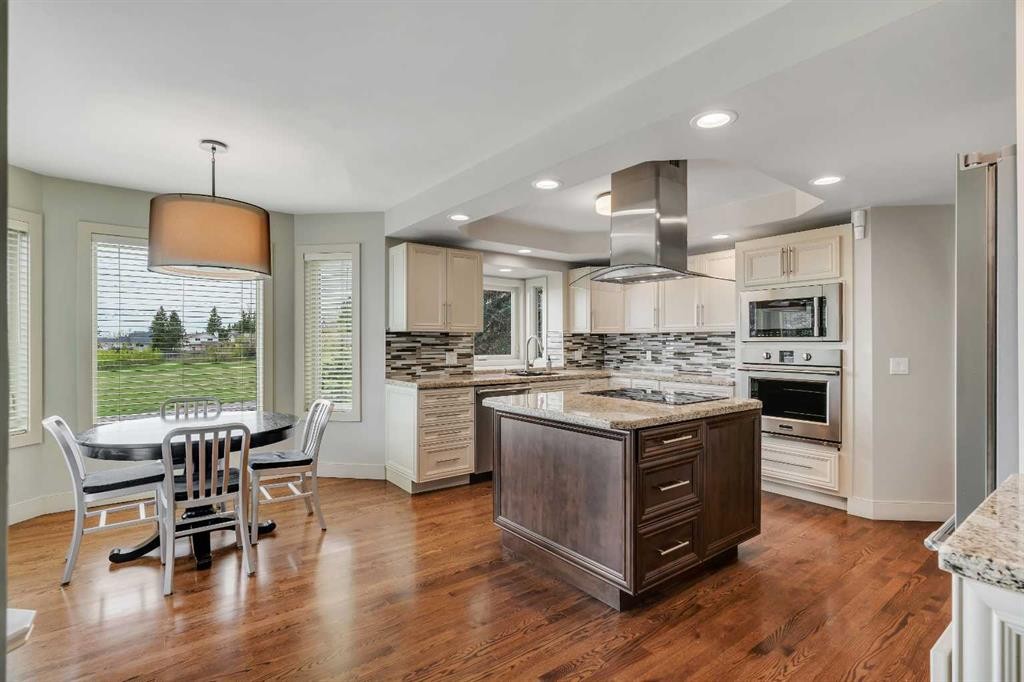 19 Coach Gate Way Sw, Calgary, AB - Indoor