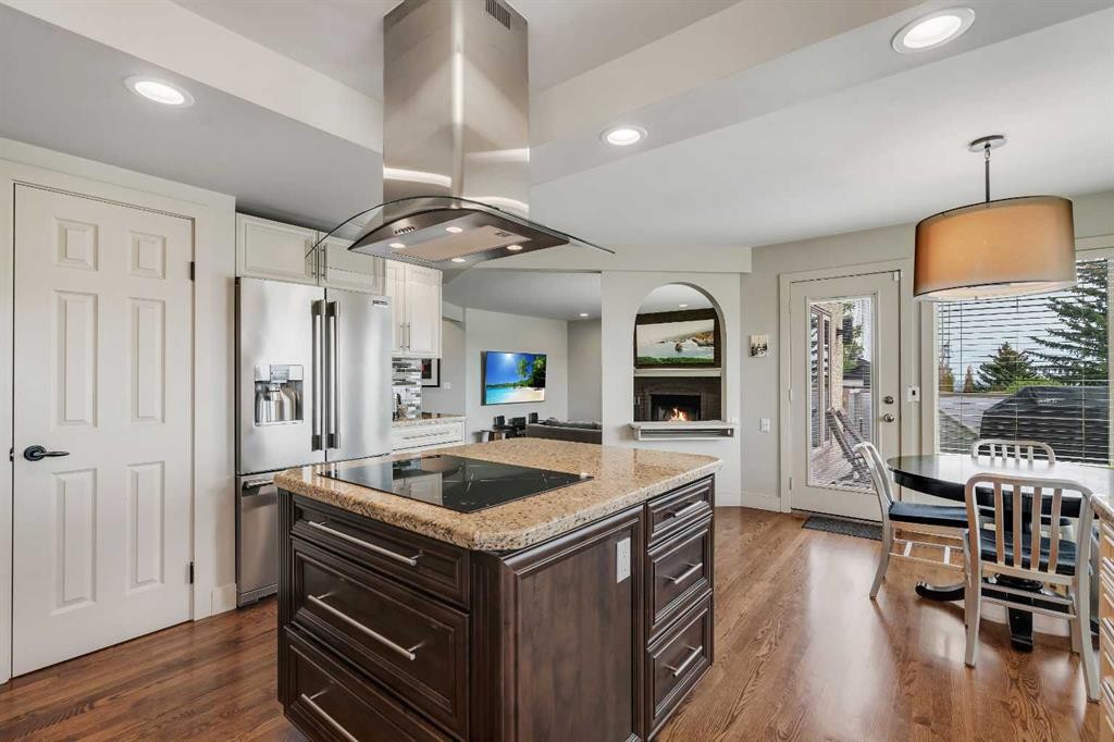 19 Coach Gate Way Sw, Calgary, AB - Indoor Photo Showing Other Room