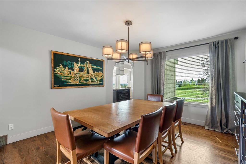 19 Coach Gate Way Sw, Calgary, AB - Indoor Photo Showing Dining Room