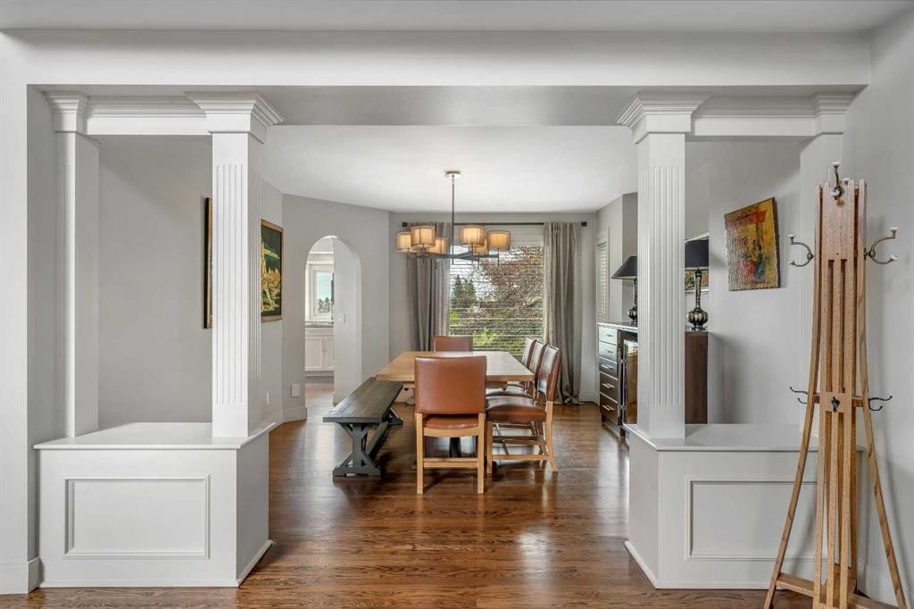 19 Coach Gate Way Sw, Calgary, AB - Indoor