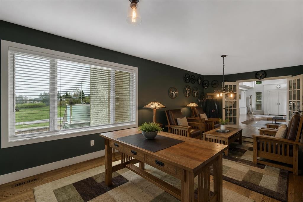 19 Coach Gate Way Sw, Calgary, AB - Indoor