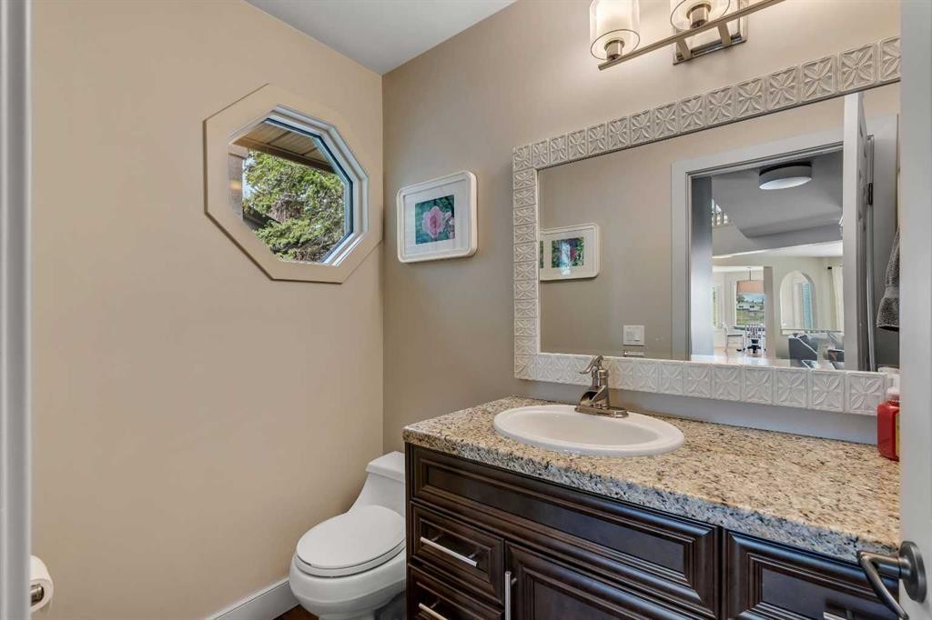 19 Coach Gate Way Sw, Calgary, AB - Indoor Photo Showing Bathroom