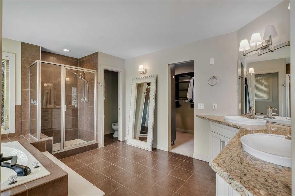 19 Coach Gate Way Sw, Calgary, AB - Indoor Photo Showing Bathroom
