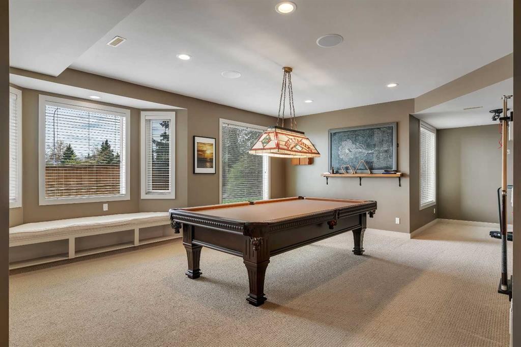 19 Coach Gate Way Sw, Calgary, AB - Indoor Photo Showing Other Room