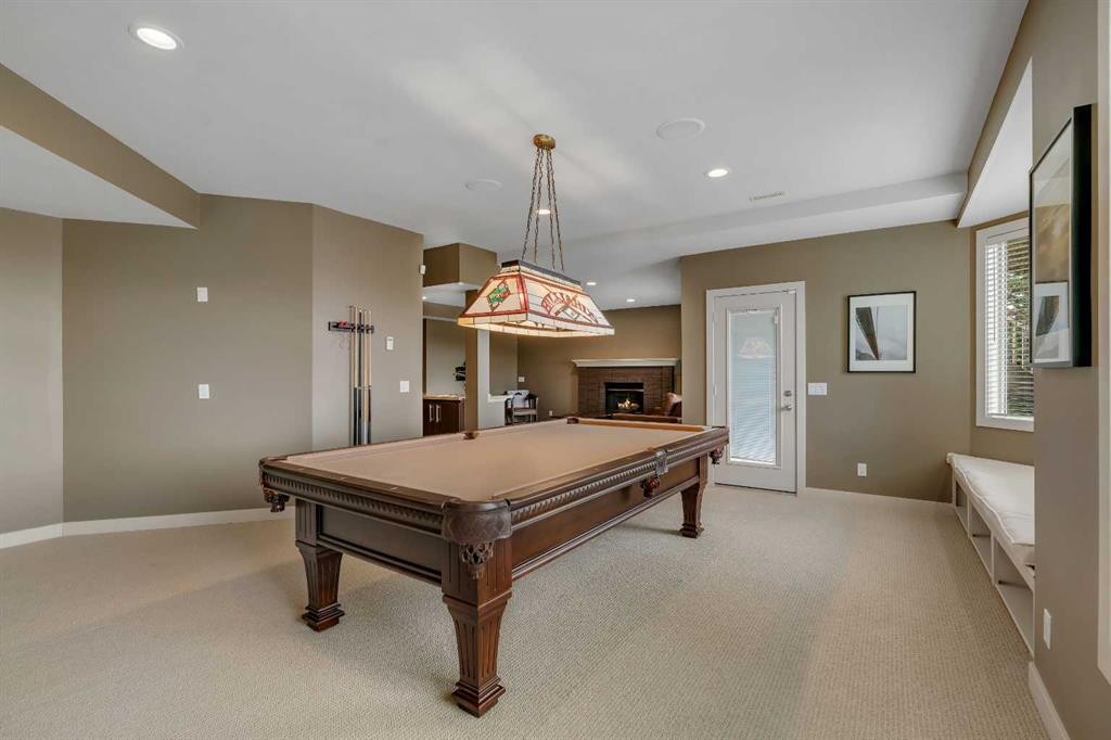 19 Coach Gate Way Sw, Calgary, AB - Indoor Photo Showing Other Room
