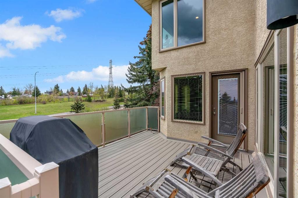 19 Coach Gate Way Sw, Calgary, AB - Outdoor With Deck Patio Veranda With Exterior
