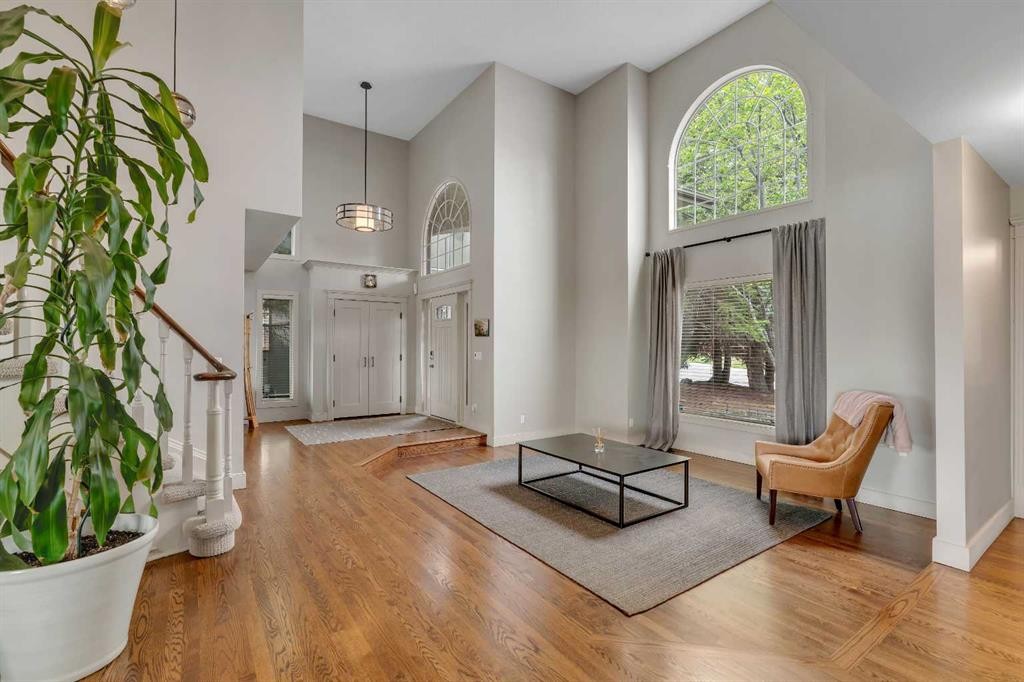 19 Coach Gate Way Sw, Calgary, AB - Indoor Photo Showing Other Room