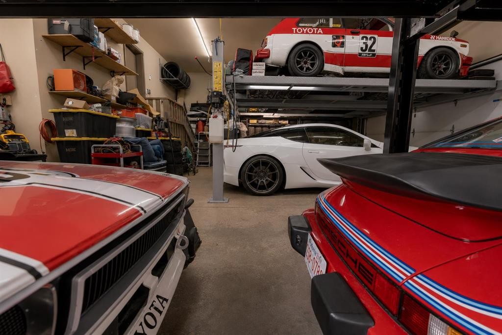 19 Coach Gate Way Sw, Calgary, AB - Indoor Photo Showing Garage