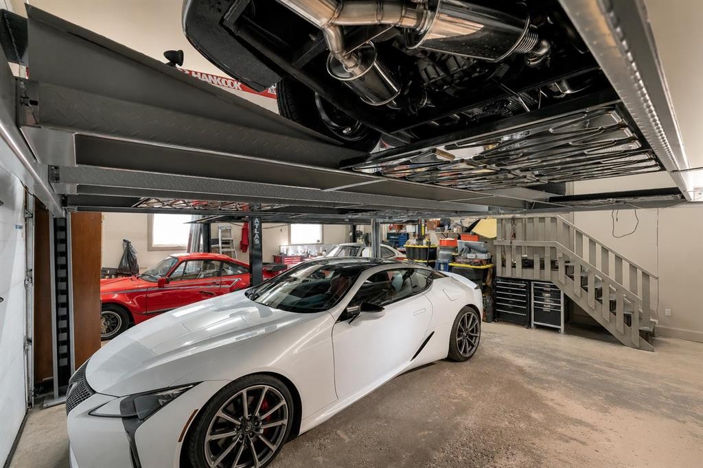 19 Coach Gate Way Sw, Calgary, AB - Indoor Photo Showing Garage