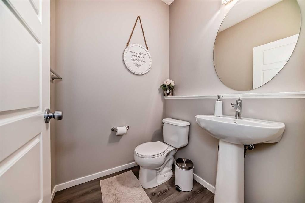 17 Walgrove Manor Se, Calgary, AB - Indoor Photo Showing Bathroom