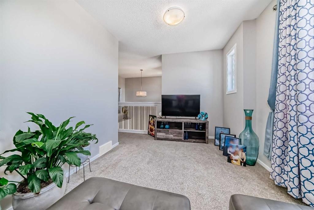 17 Walgrove Manor Se, Calgary, AB - Indoor