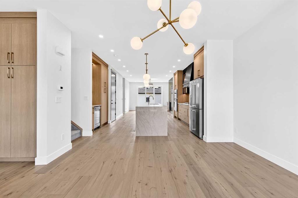 8519 48 Avenue Nw, Calgary, AB - Indoor Photo Showing Other Room