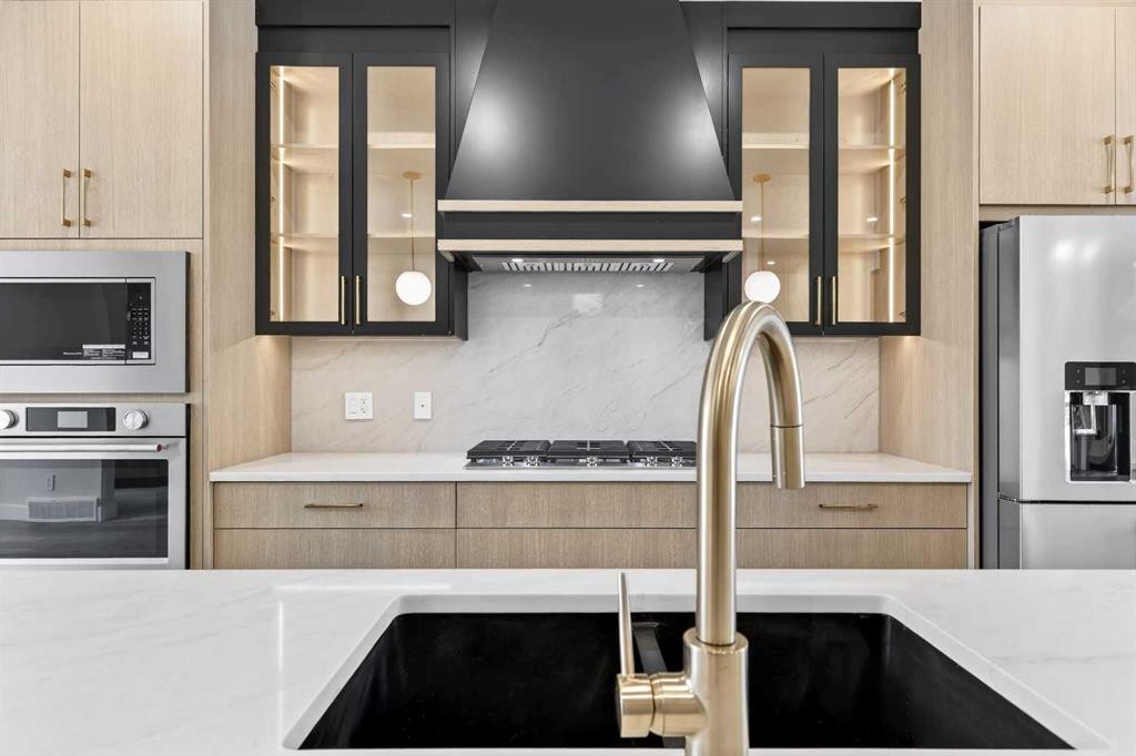8519 48 Avenue Nw, Calgary, AB - Indoor Photo Showing Kitchen With Double Sink