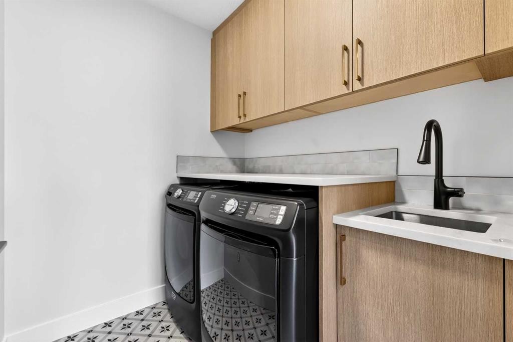 8519 48 Avenue Nw, Calgary, AB - Indoor Photo Showing Laundry Room