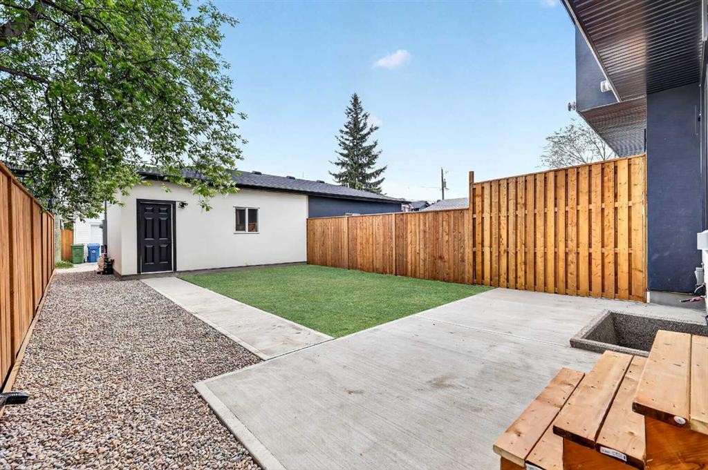 8519 48 Avenue Nw, Calgary, AB - Outdoor