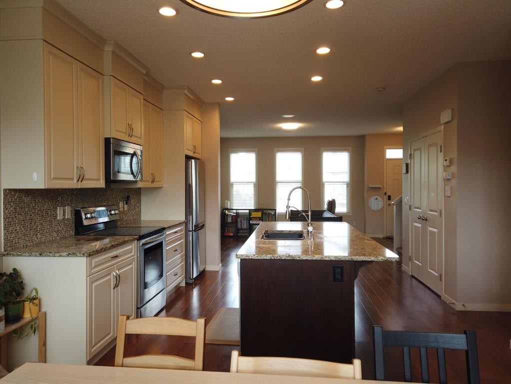 2064 New Brighton Grove Se, Calgary, AB - Indoor Photo Showing Kitchen With Upgraded Kitchen