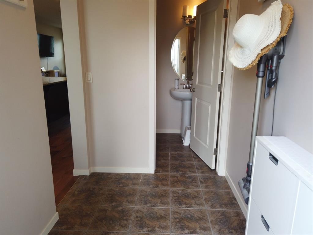 2064 New Brighton Grove Se, Calgary, AB - Indoor Photo Showing Other Room